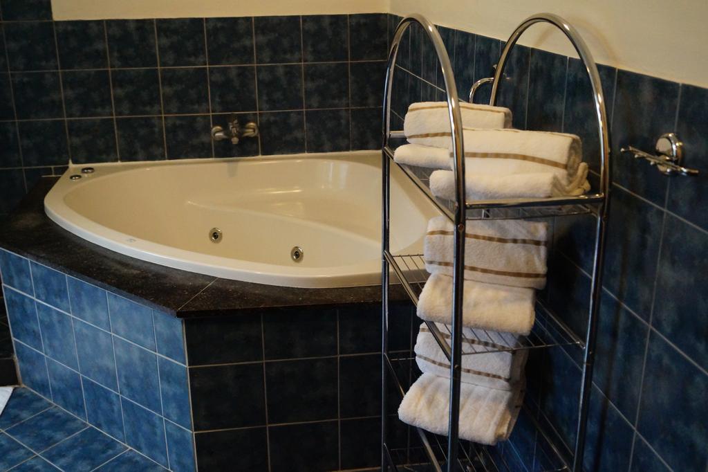 Hotel Restaurant 'De Oorsprong' Сінт Ніколасга Номер фото